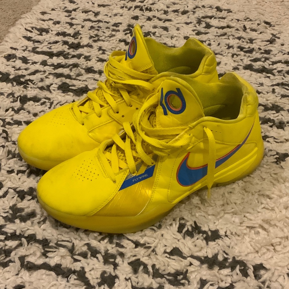 Nike men’s size 11 Yellow and Blue Sneakers Kevin Durant